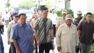 Viral! Prabowo Gendong Kucing di Istana, Netizen dan Artis Tak Kuat Menahan Gemas!